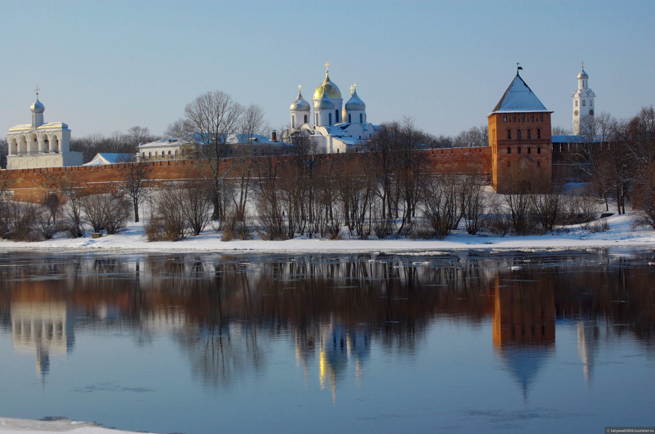 Памятники Великий Новгород зимой