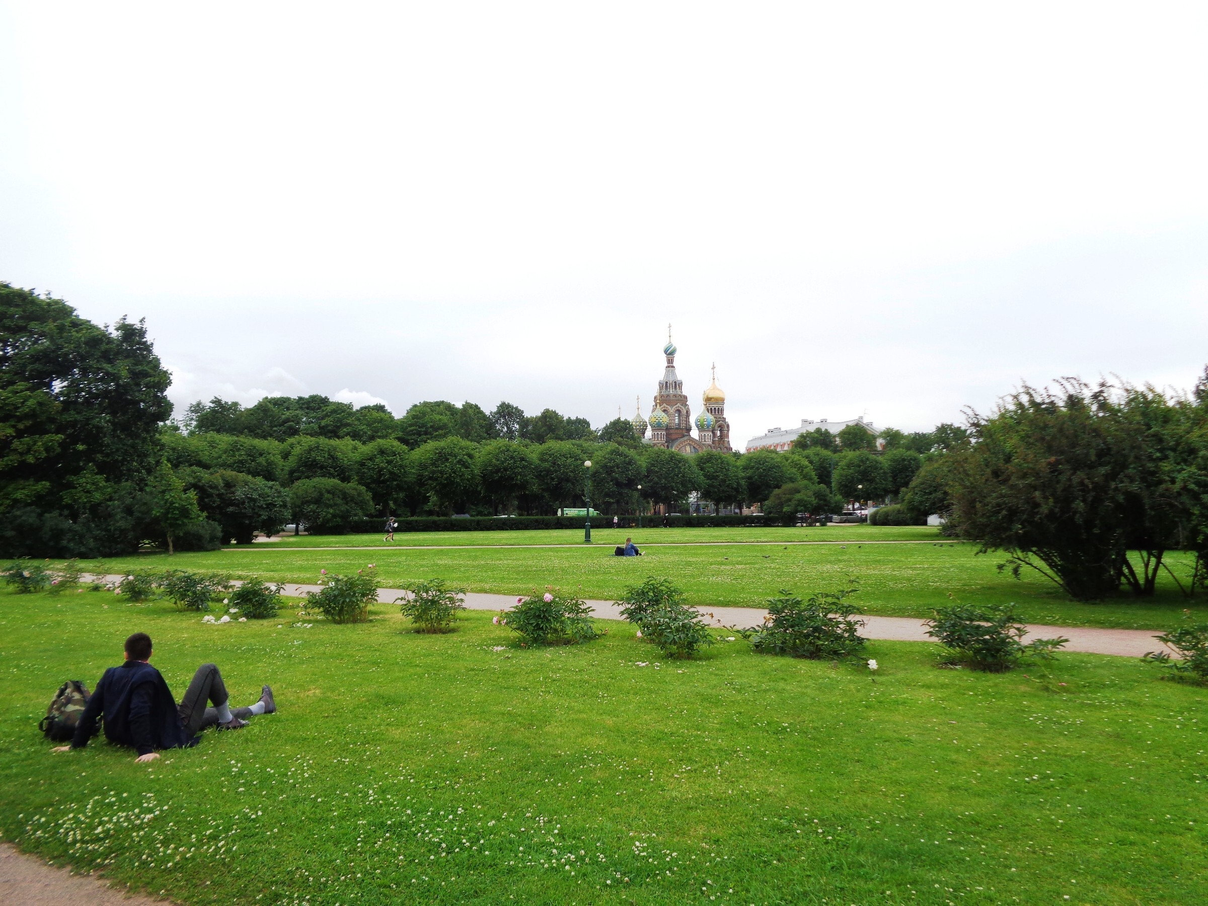 Марсово поле и летний сад в Санкт-Петербурге