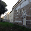 Лукка, часть стены монастыря Св Микелино, 11=12 века, экскурсии по Флоренции и Тоскане с частным индивидуальным гидом на русском языке