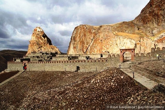 В горах Азербайджана возрождается крепость Алинджа-гала