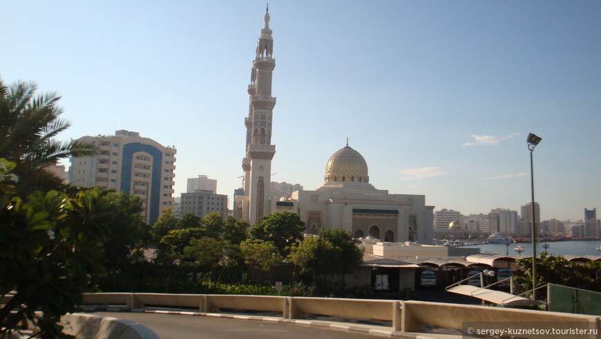 Эмираты в декабре: Мечети и церкви Шарджи