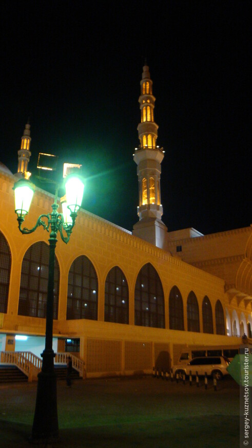 Эмираты в декабре: Мечети и церкви Шарджи