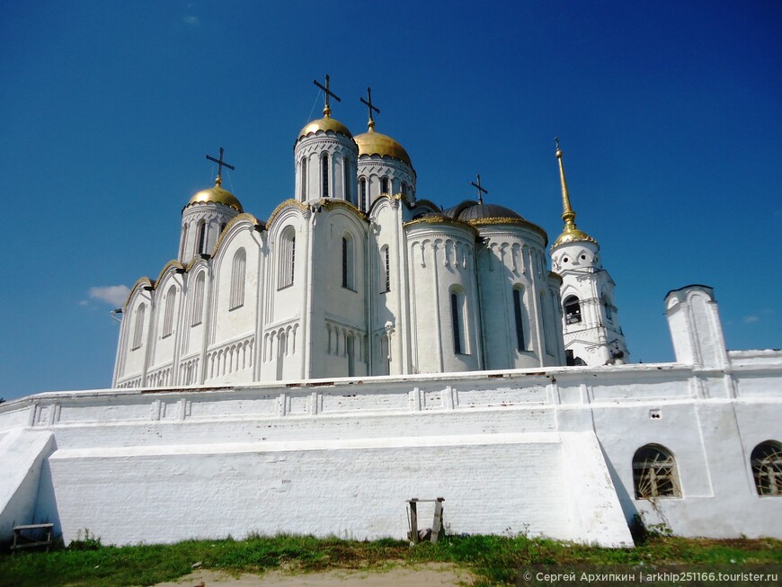 По Владимиро-Суздальской земле и ее великим памятникам старины Древней Руси.