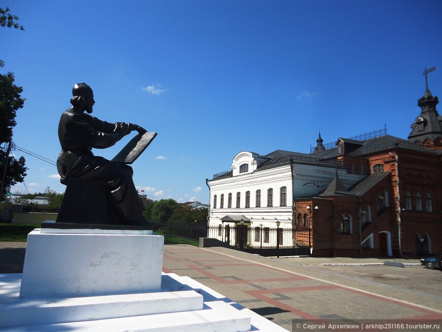 По Владимиро-Суздальской земле и ее великим памятникам старины Древней Руси.