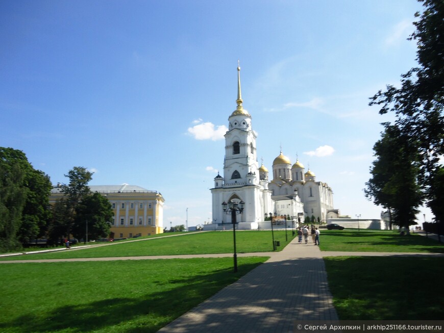 По Владимиро-Суздальской земле и ее великим памятникам старины Древней Руси.