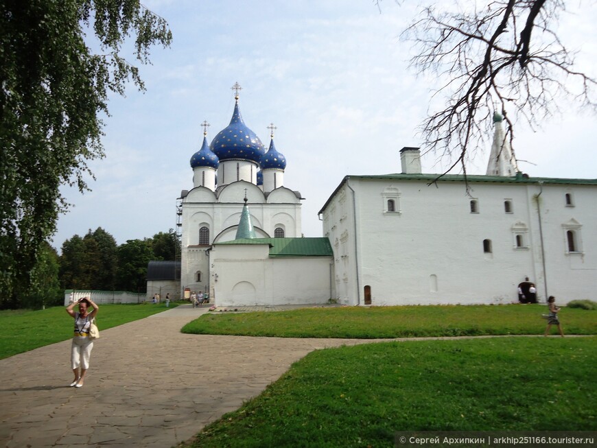 По Владимиро-Суздальской земле и ее великим памятникам старины Древней Руси.