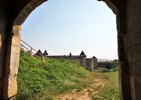 Вид на цитадель от ворот новой крепости.