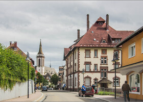 улица к центру, коим является Мюнстер св. Якова (St. James' Church. Neustadt) http://margaritka.tourister.ru/photoalbum/26398