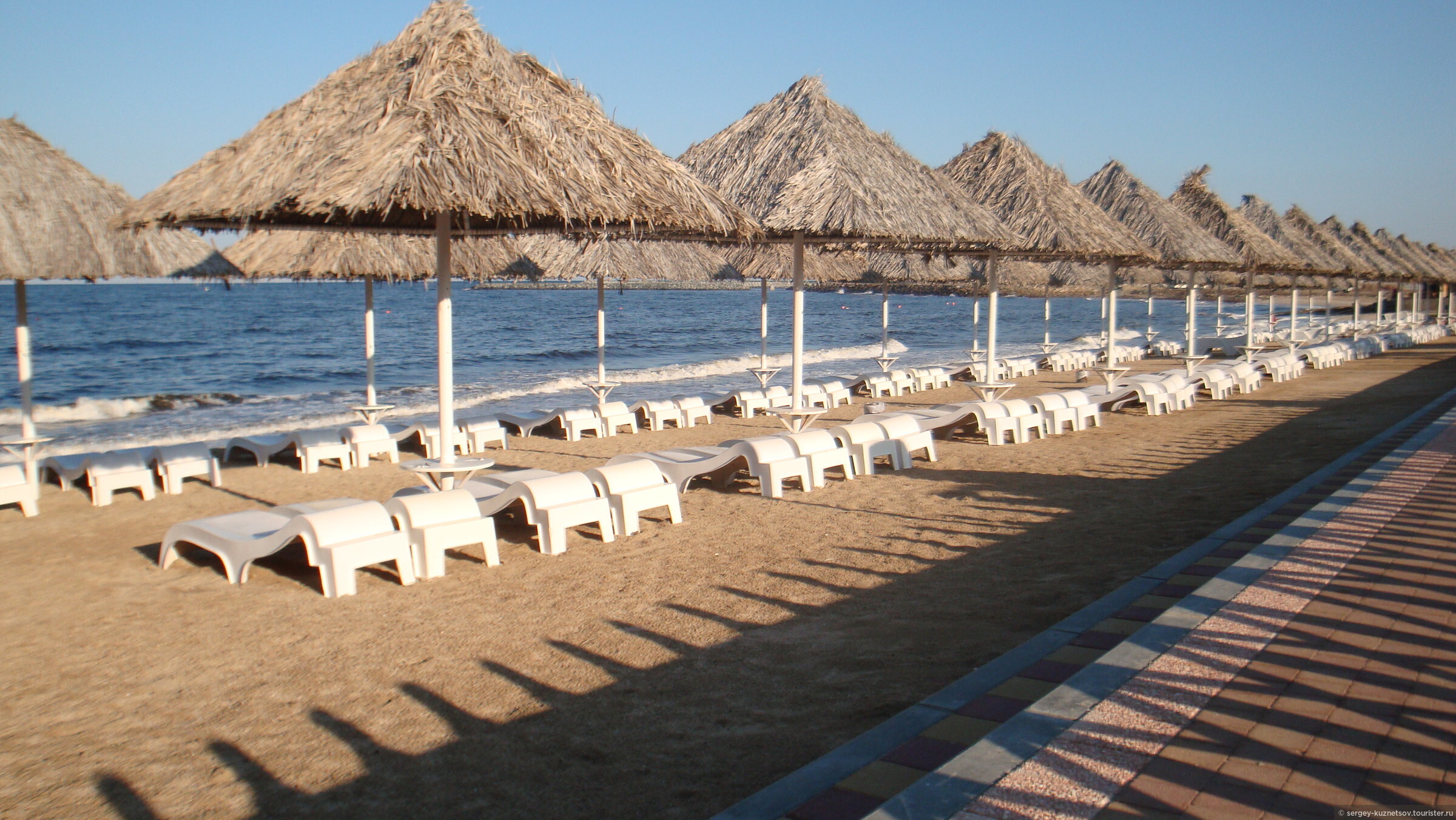 Royal beach hotel resort fujairah. Дибба Фуджейра. Пляж Дибба Аль-Фуджейра. Дибба ОАЭ пляжи. Royal Beach Fujairah.