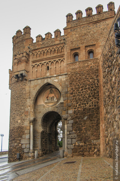 Puerta del sol. Построили Солнечные ворота рыцари-госпитальеры в XIII веке.