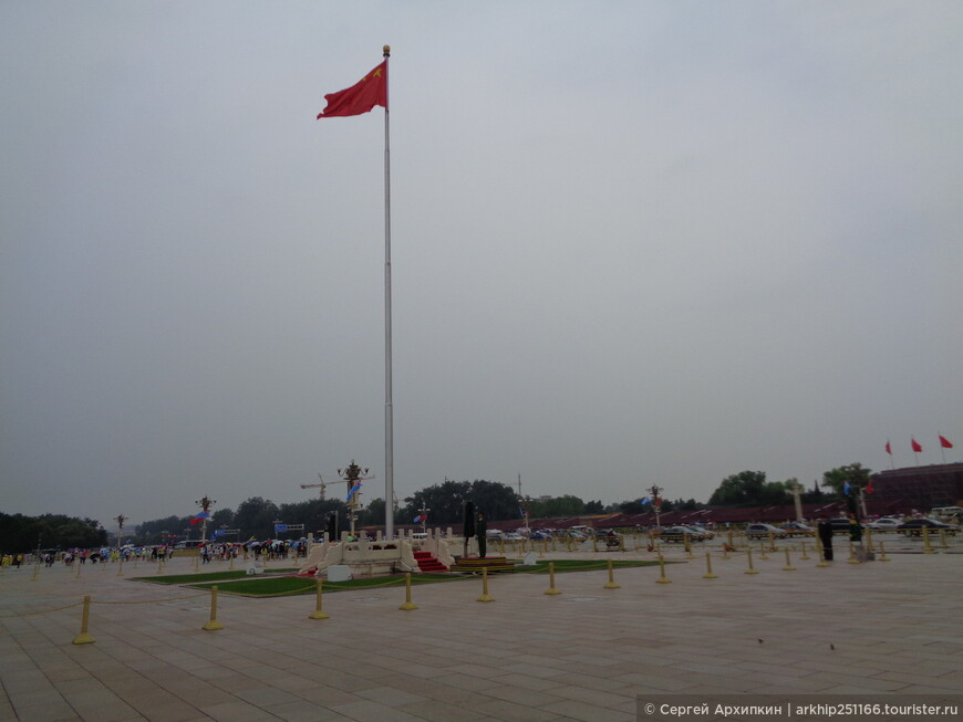 По Пекину — от площади Тяньаньмэнь до золотой улицы Ванфуцзин.