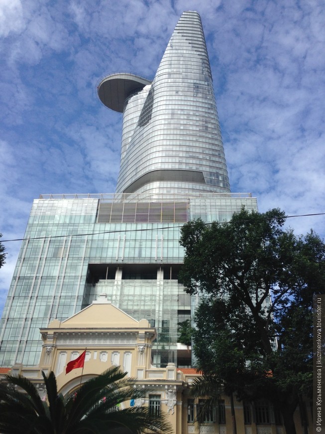 Bitexco Financial Tower днем