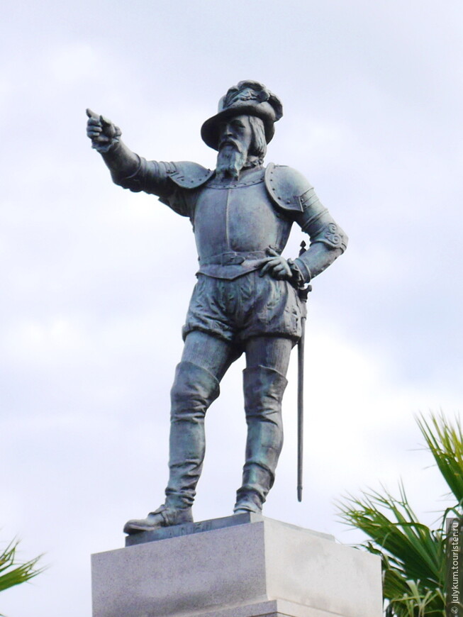 Сент-Огастин. Памятник Хуану Понсе де Леону. 