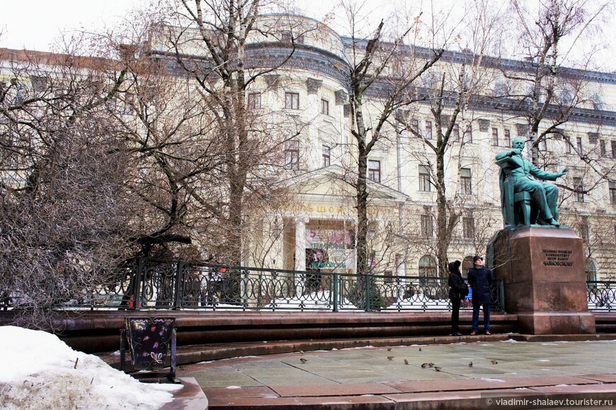 Памятник П.И. Чайковскому (скульптор В.И. Мухина).