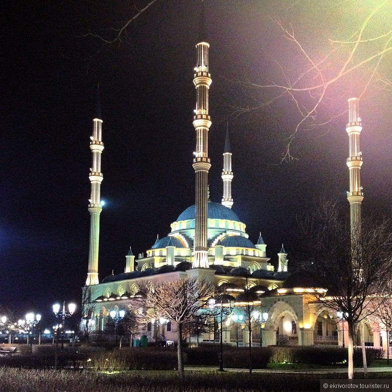 Мечеть Сердце Чечни ночью