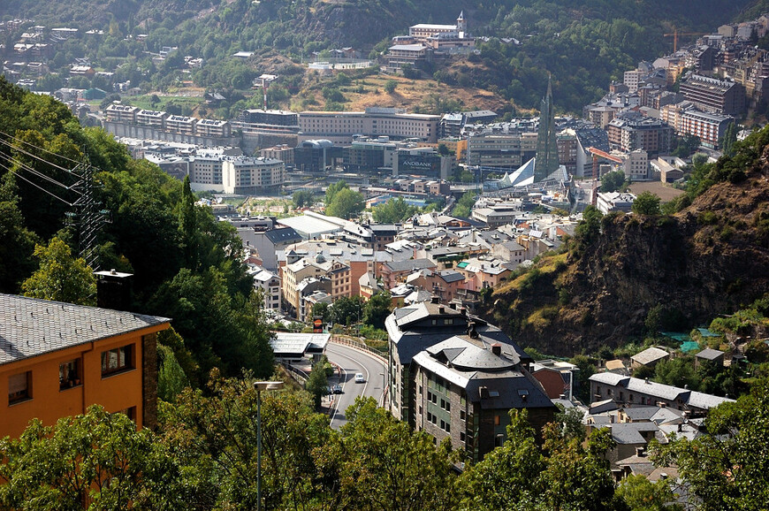 Андорра-ла-Велья - 1079 м - самая высокогорная столица Европы