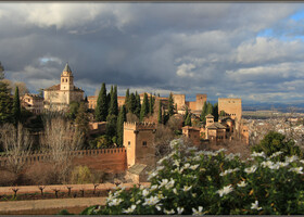Альгамбра и Алькасаба-мавританское наследие.