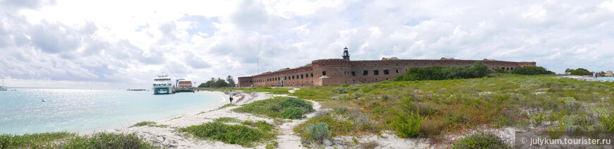 Вид на форт Джефферсона со стороны Буш Ки.