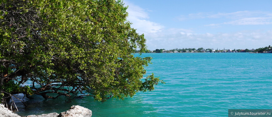 Вид на один из островов Флорида Кис со стороны хайвэя.