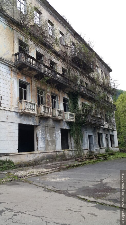 Один день в нетуристической Абхазии. Мертвый город поселок Акармара