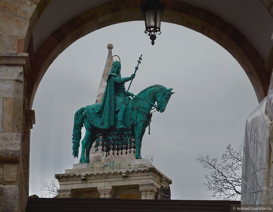 Статуя первого венгерского короля Иштвана Святого