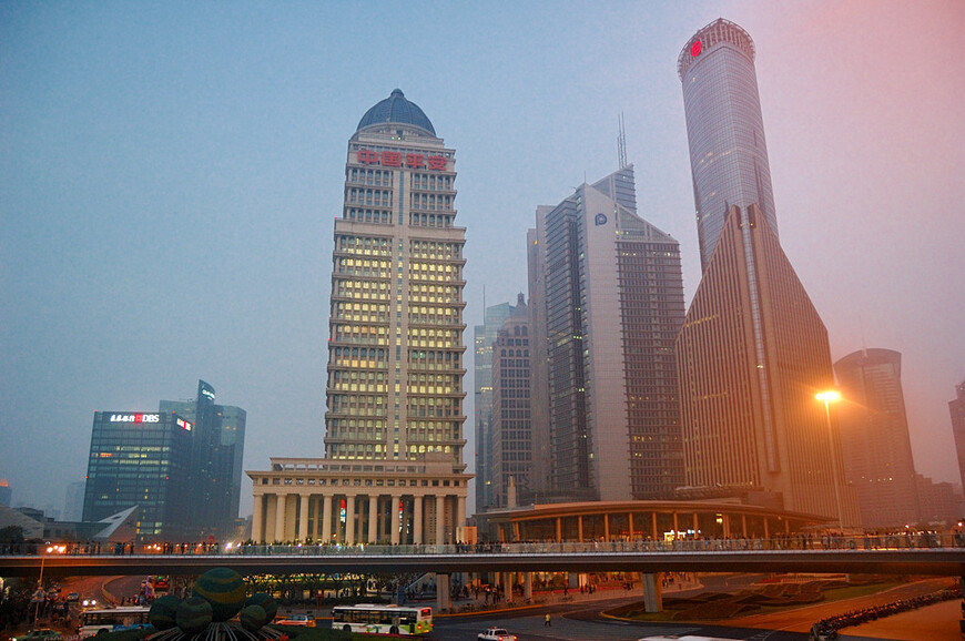 Восточная Жемчужина и небоскребы Шанхая