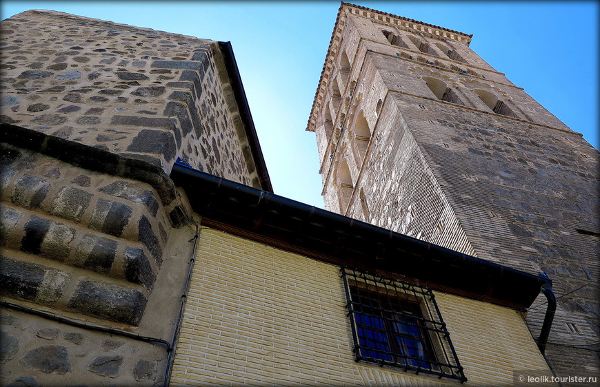 Башня церкви Сан-Томэ, в которой хранится картина эль Греко - Погребение графа Оргаса.