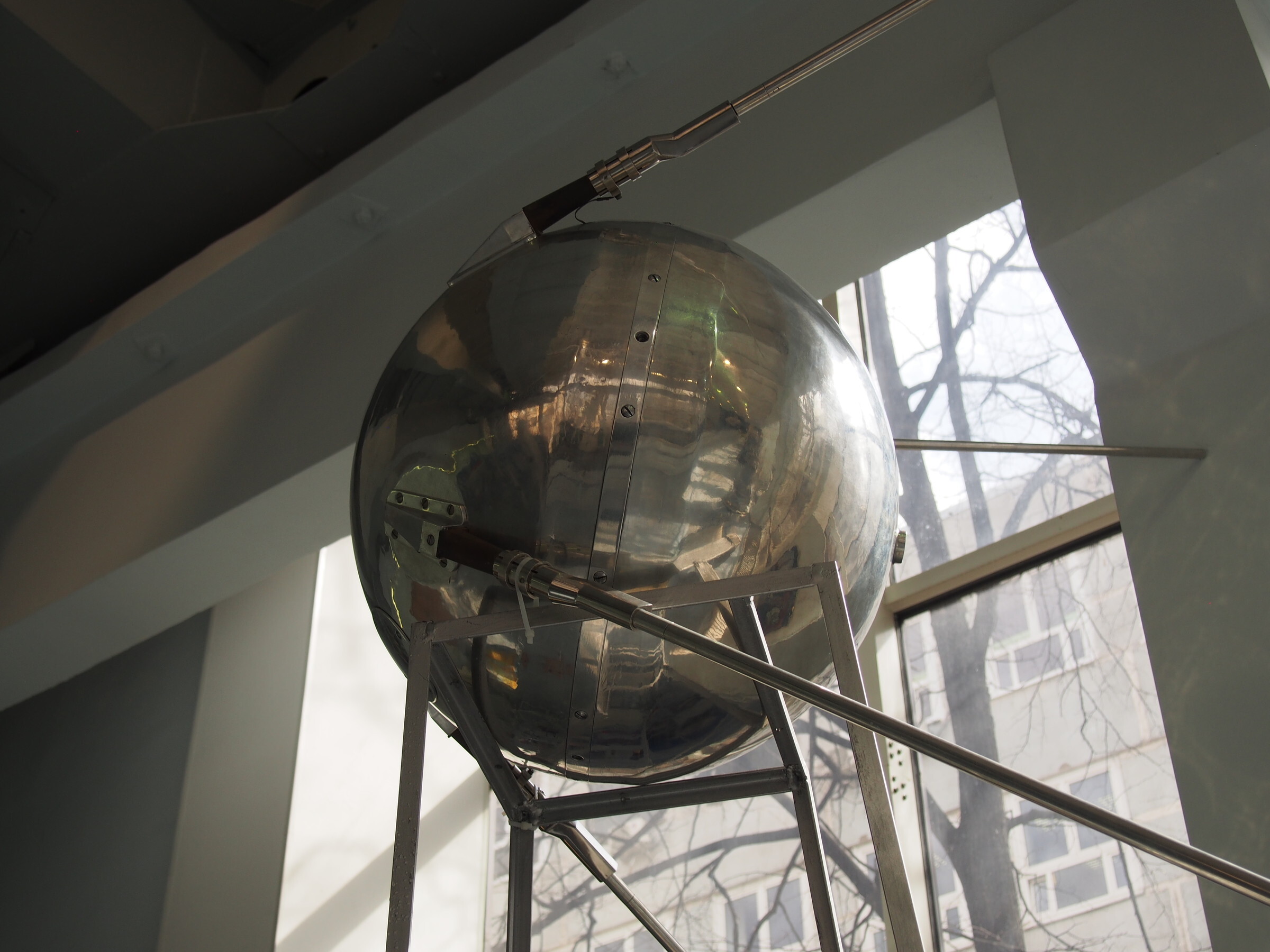 День космонавтики первый спутник. Музей космонавтики РКК энергия Королев. Спутник 1 в музее космонавтики. Запуск первого спутника земли. Музей космонавтики Спутник земля.