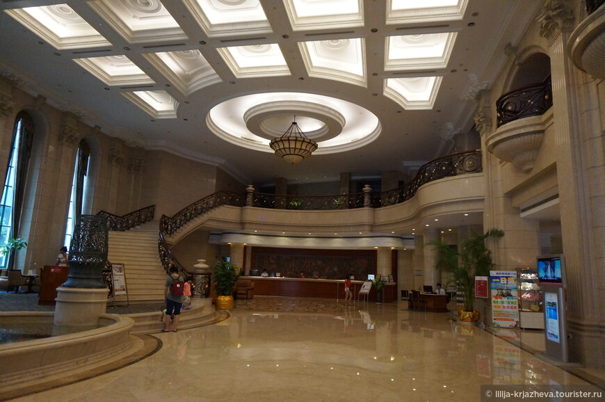Холл отеля Баохонг 5*