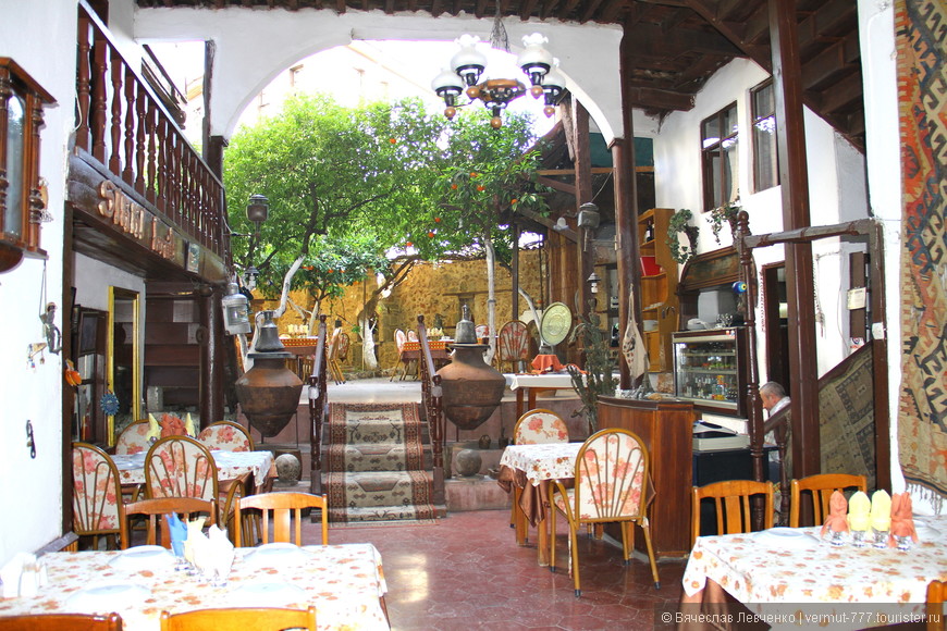 Ресторанчик в старой части Анталии.