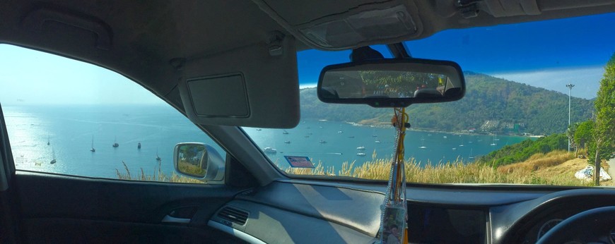 Вид из автомобиля на залив Найхарн со смотровой площадки Ветряная Мельница на Найхарне.