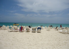 Пляж на острове Гранд-Багамы
