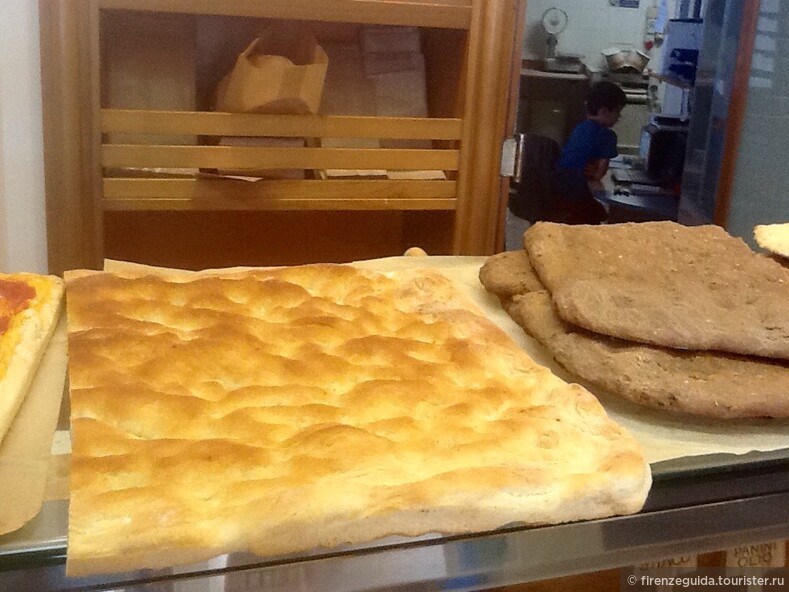 Почему в Тоскане пекут несолёный хлеб.