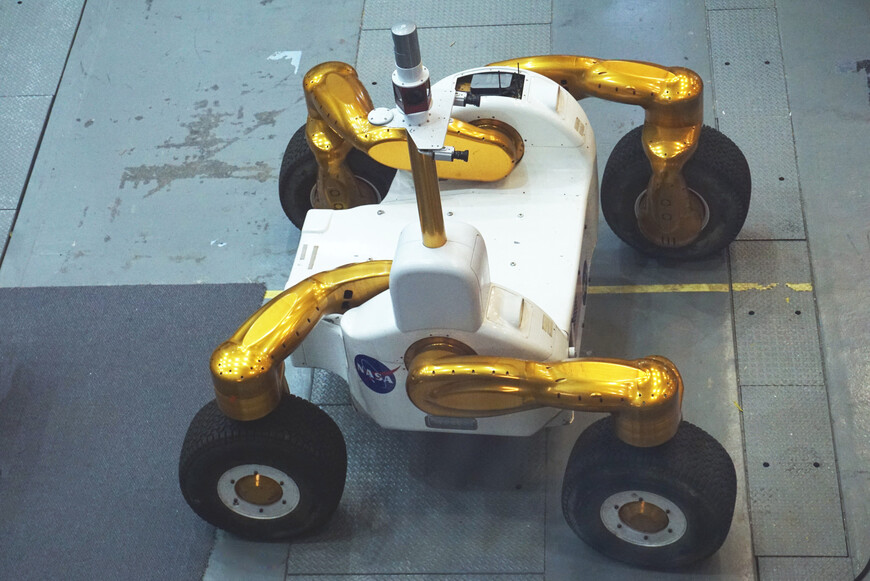 Показывать детям НАСА полезно, подвеску на свой последний робот, успешно выступивший на чемпионате мира 2016, мой ребенок явно слизал отсюда.
