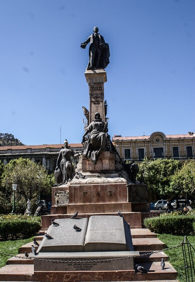 Монумент борцу за свободу Боливии Педро Доминго  Мурильо