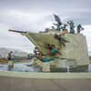 На набережной в порту Пунта Аренас - монумент Галете Анкуд