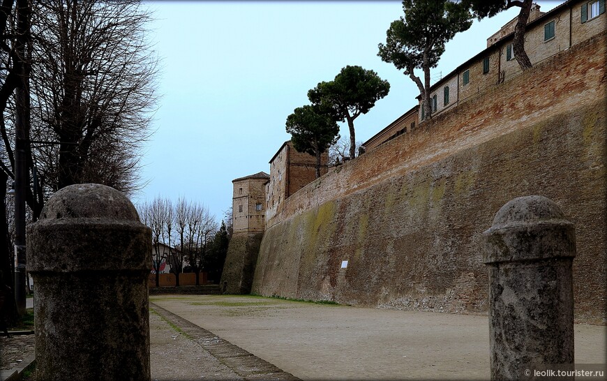 Крепостная стена в Сантарканджело.