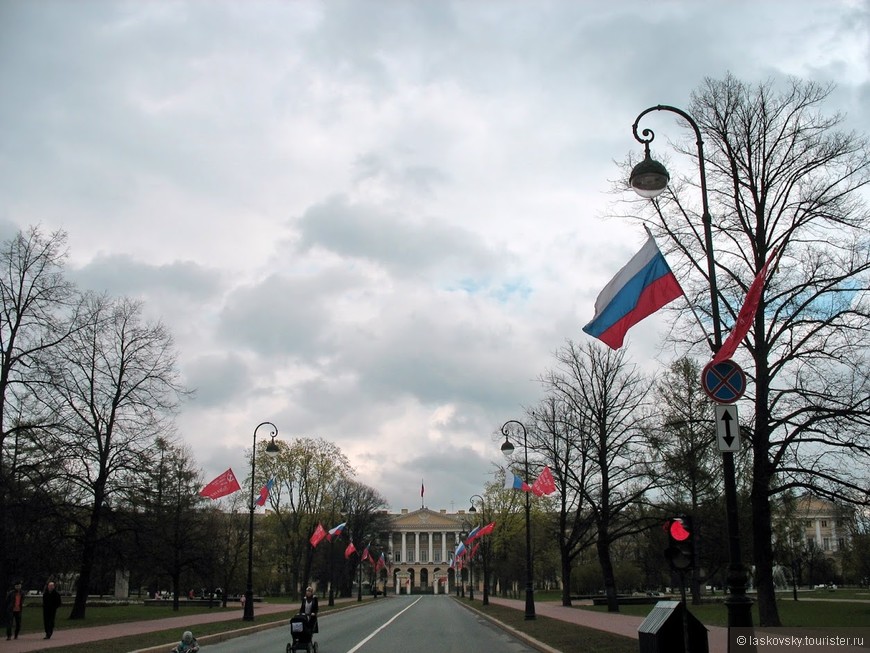 Петербург – город цветущей сакуры и летающих тарелок