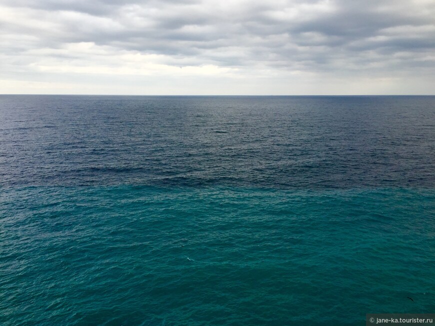 Черное море такое синее. Ни одного фильтра на фото!