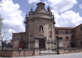 В конце Аламеды - Монастырь Урсулинок с церковью Св. Франциска (convento de San Francisco). Монастырь основан в 1606 году. Церковь с барочном стиле, построена  гораздо позже в XVIII веке