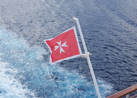 Под мальтийским флагом (корабельная жизнь)