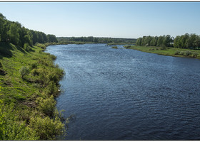 А вот больше всего в Устюжне мне понравились виды на реку Молога при въезде в город. 