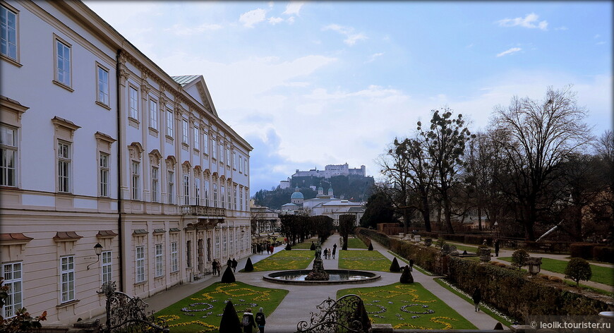 Дворец и парк Мирабель. В дали видны Кафедральный собор Зальцбурга и крепость Хоэнзальцбург.