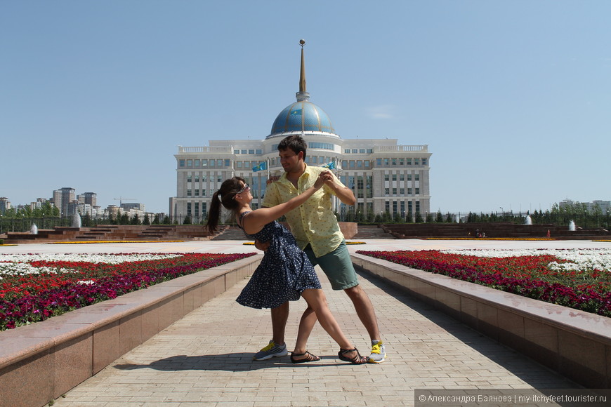 Астана (про достопримечательности, солянку и Sims)