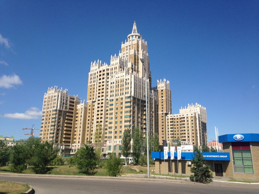 Астана (про достопримечательности, солянку и Sims)