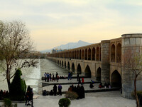 Исфахан: Джольфа, качающиеся минареты, мосты.