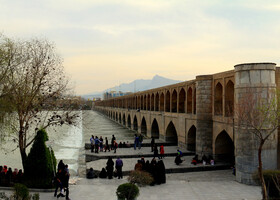 Исфахан: Джольфа, качающиеся минареты, мосты.