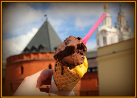 Москва. Центр. Лето. Селфи и мороженое.
