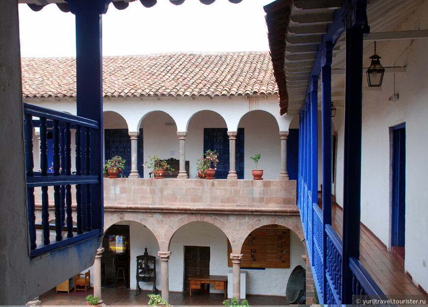 Образец типичной испанской архитектуры на улочках Куско