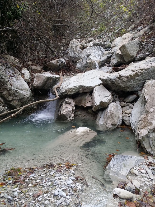 Водопад Перун высотой 33м.